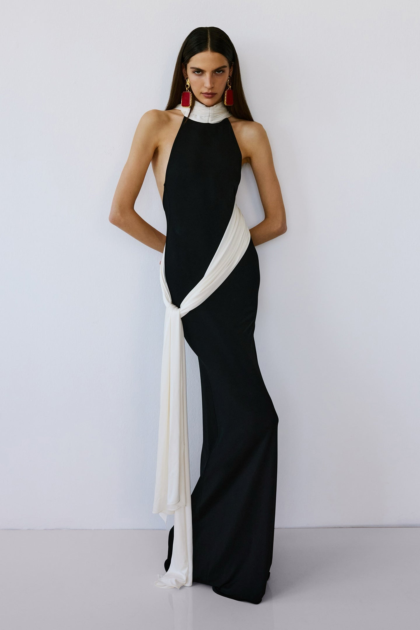 LEIA TRAIN DRESS IN RAVEN Siyah / 40 LEIA TRAIN DRESS IN RAVEN Siyah / 40